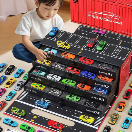 Criança brincando com os carrinhos