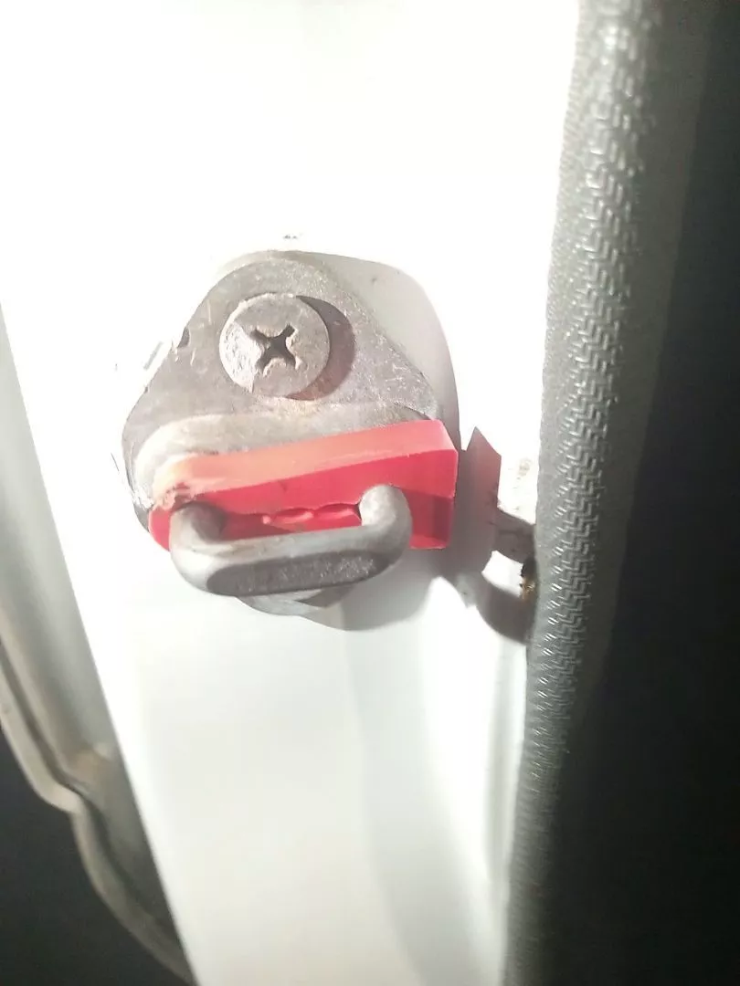Foto de cliente 3 do amortecedor de trava de porta