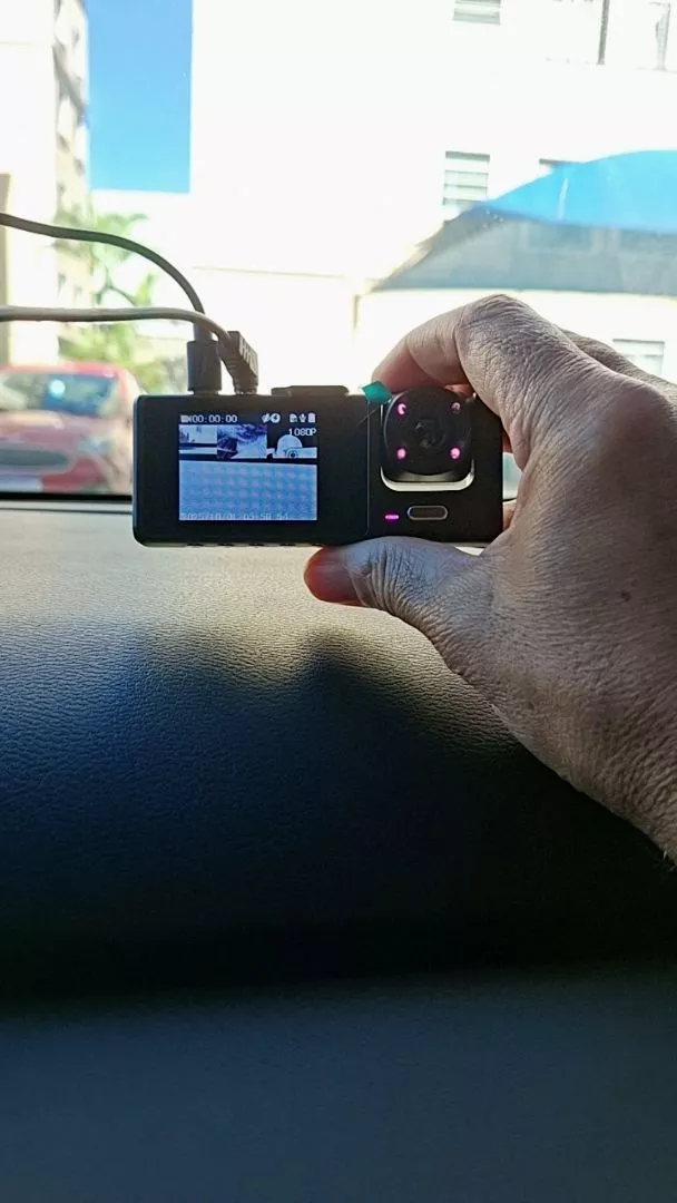 Foto de cliente da câmera veicular 3 lentes 7
