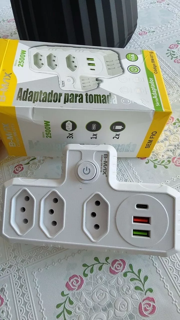 Adaptador ao lado da caixa original